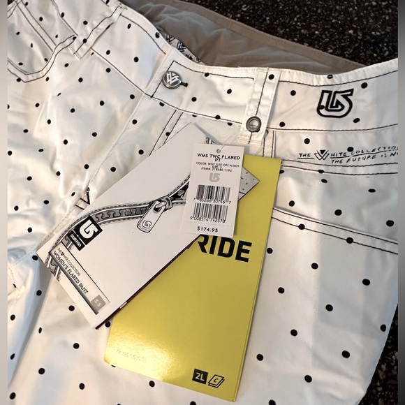 Burton Women’s Small (5) Flared Snowboarding Pants from the White Collection. - Picture 2 of 5